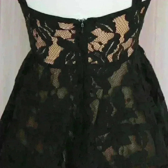 Mini Lace Puffy Dress - Picture 4 of 7